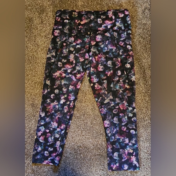 Lululemon size 8 capri - Picture 3 of 4